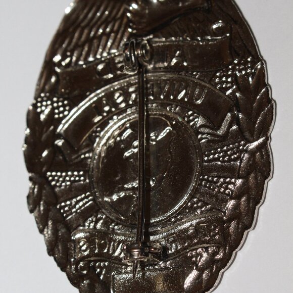 VINTAGE OBSOLETE ALLIED UNIVERSAL SECURITY SERVICES OFFICER METAL NUMBERED BADGE - Picture 5 of 6